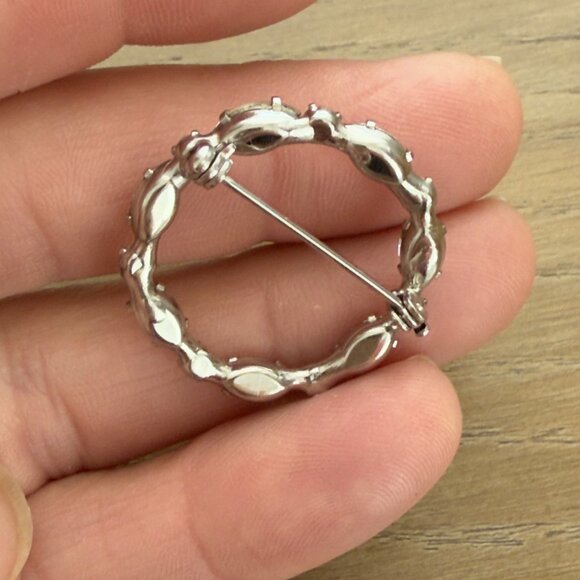 Vintage Rhinestone Circle Brooch Pin With Silver-Tone Setting - Picture 8 of 9